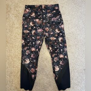 Lululemon Size 6 Floral Patterned Leggings Optional Foldover 21” Inseam